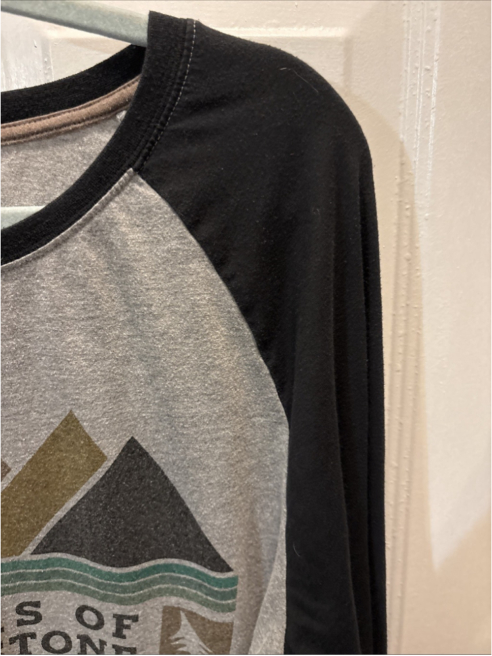 hippy tree long sleeve Gray/black Tee Mountains/pine Trees L.argue.  1002 - Picture 7 of 8